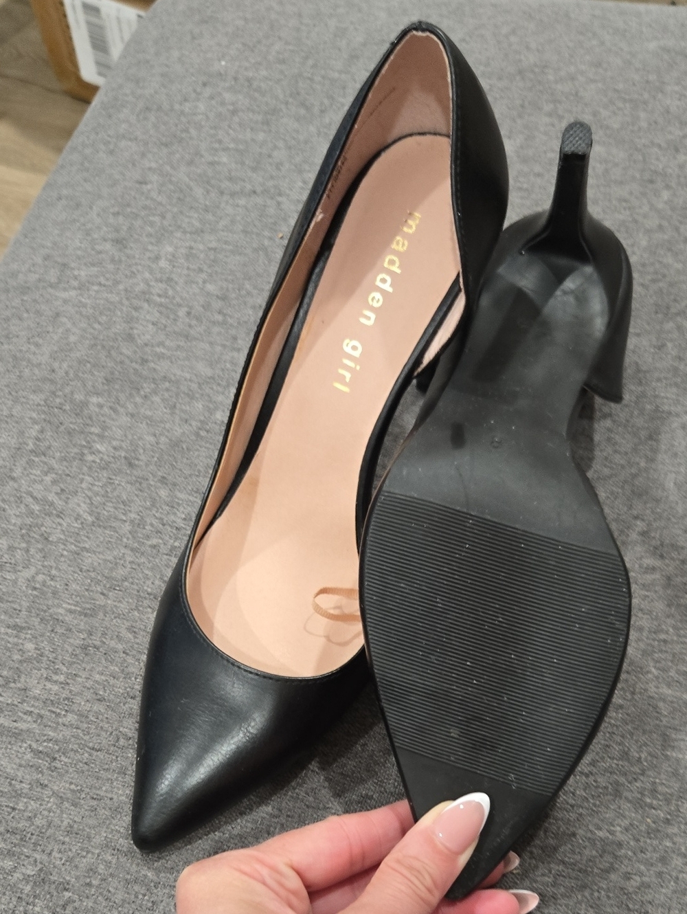 Madden Girl Black Pointed Toe Mid-Heel Pumps
